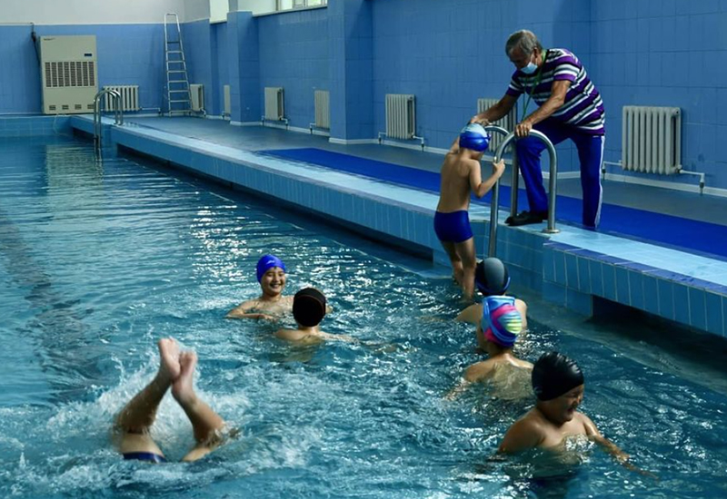 Dwa baty na dworze Telegraph