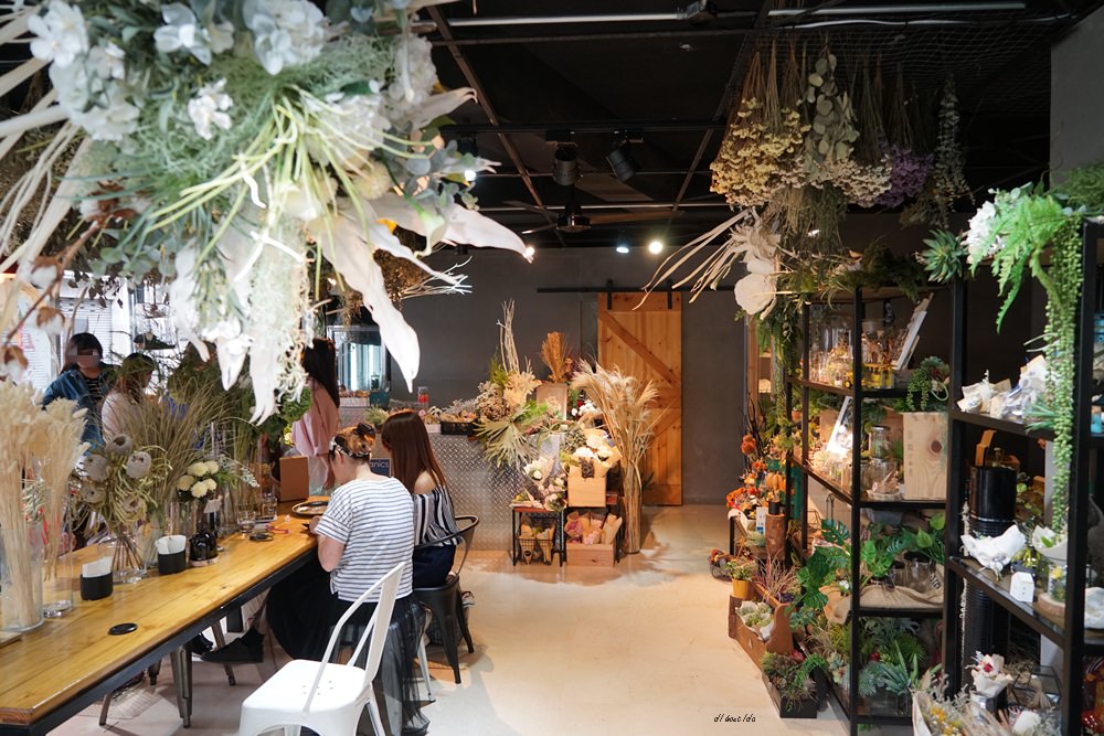 台中西區弎學植務所乾燥花環繞的平日限定下午茶還可以手作diy迷你花束 拉拉隨性隨意走走看看