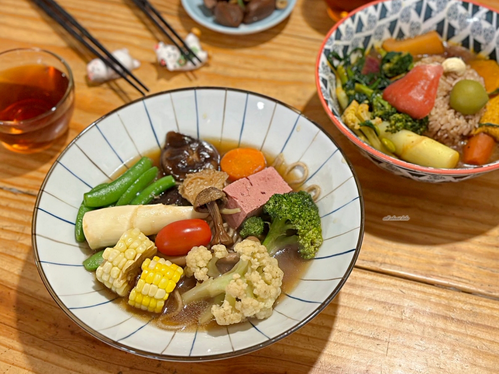 埔里 貓居蔬食 結合在地小農 友善食材的茶料理 茶燒麵 茶炊飯 還有湯咖哩