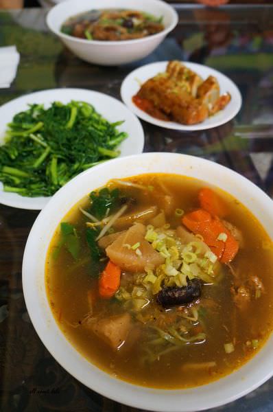 埔里素食 蓮園素食小吃 清爽好吃 美青姊也愛! 還有多種蔬菜菇類可供選擇喔~