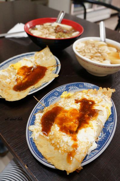 台中超人氣早餐 謝氏早點 豆花 古早味QQ自製蛋餅皮很合我口味