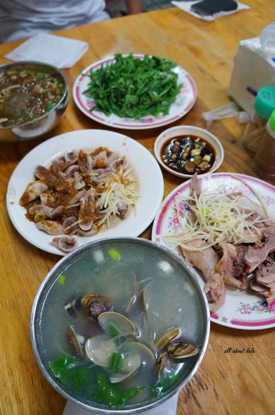 埔里美食 雨傘店 在地人隱藏小吃!! 猜不透何時開店 一開就人聲鼎沸