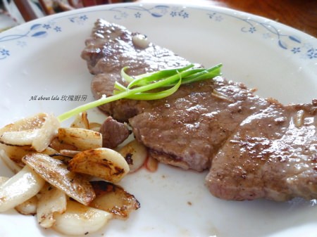 試吃) 玫瑰廚房 粉嫩肉質無骨牛小排 吃台塑牛排不必花大錢