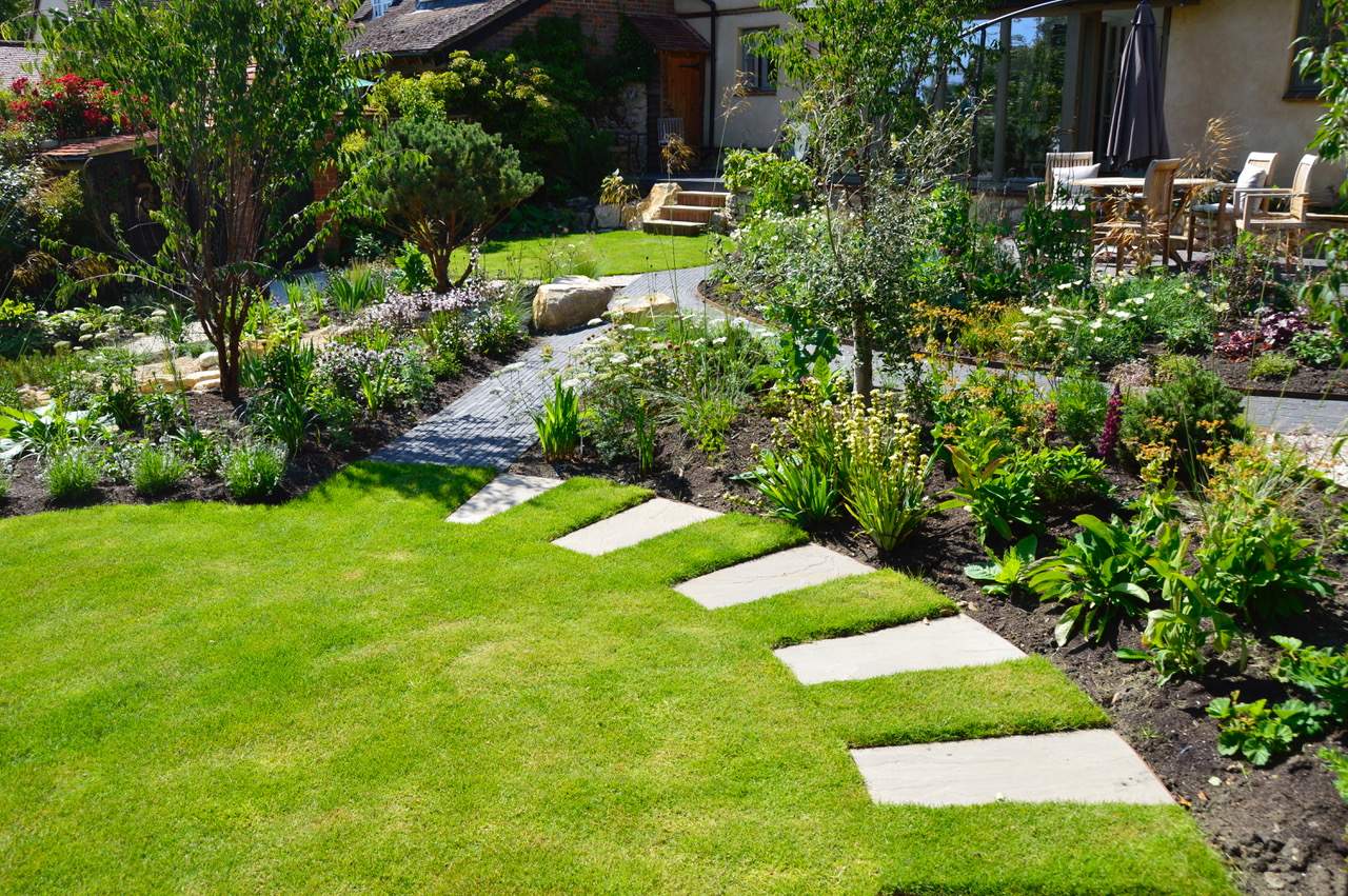 Contemporary Cotswold cottage garden design Richard Rogers Designs