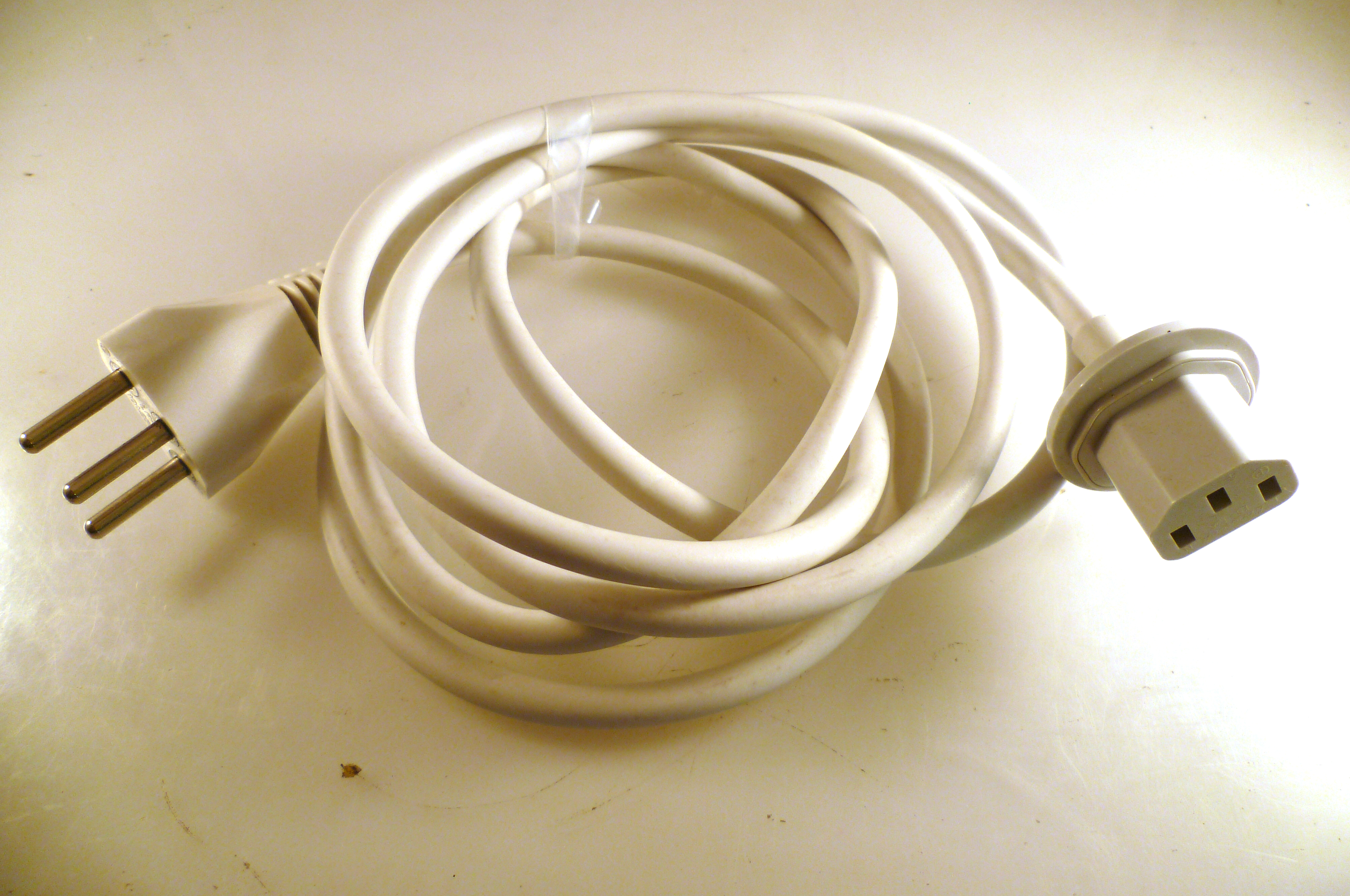 Longwell Apple Mains Lead 3 Swiss Plug To Flanged Iec Ol0591 Rich Electronics