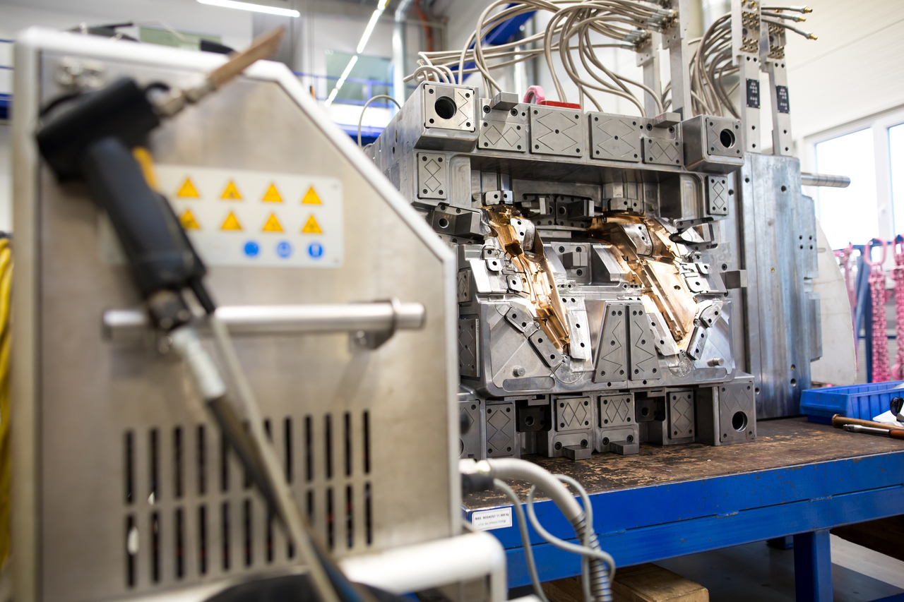 Different Types of Injection Molding Machines