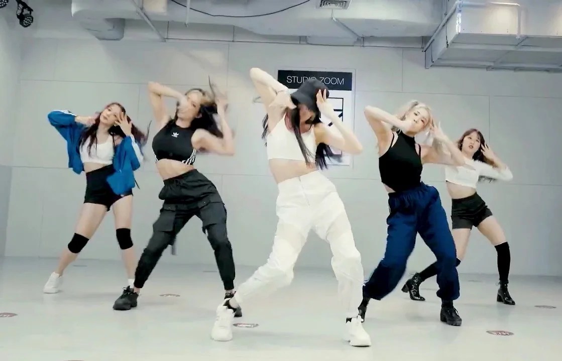 Thai dancers all gathered KPop Cover Dance Winner is a 5member female