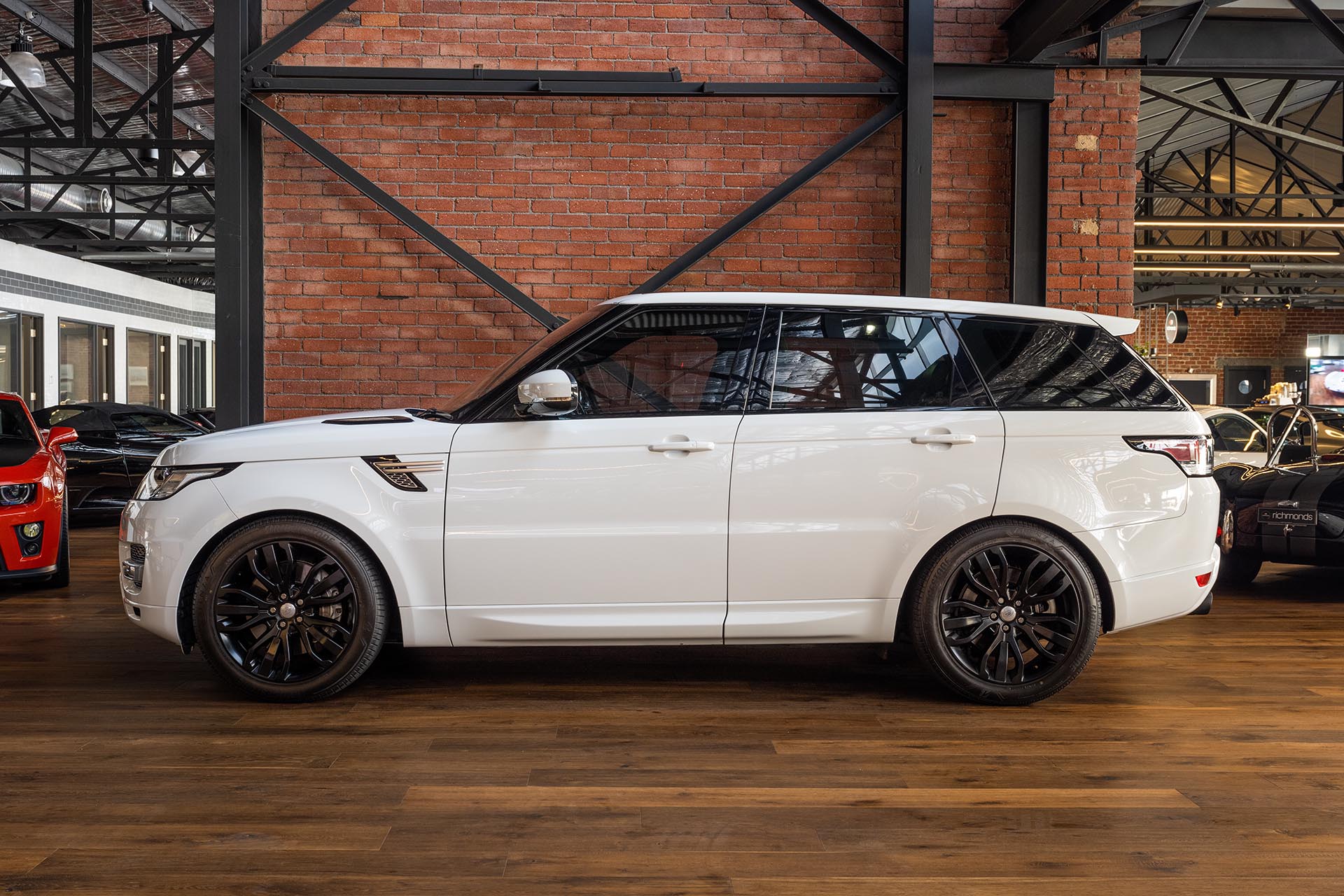 RangeRoverSportwhiteHSE4 Richmonds Classic and Prestige Cars