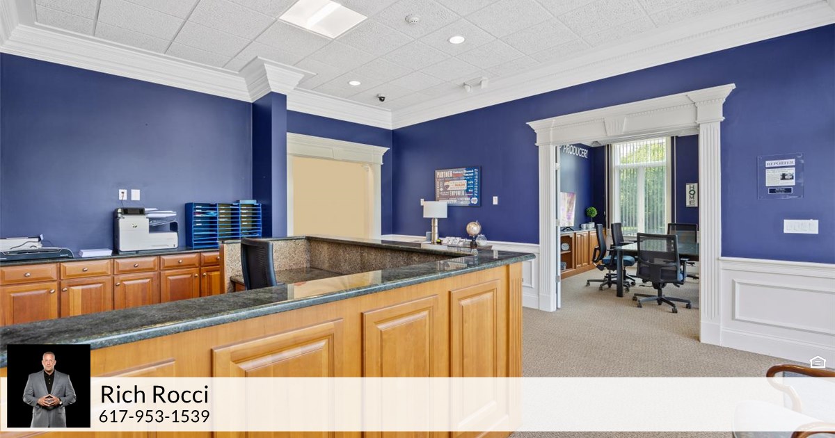 73 Main St, Carver, MA 02330