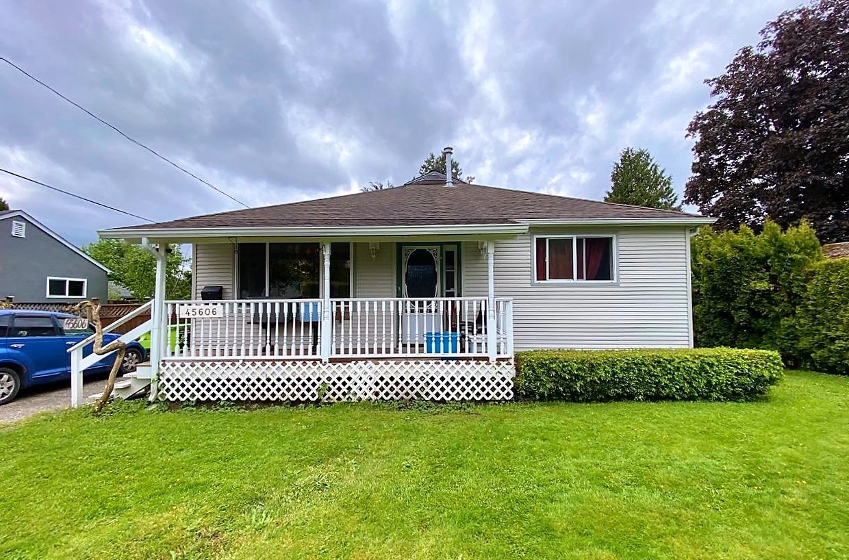 3 Bdrm 2 Bath Home on Large Lot Rick Toor PREC®