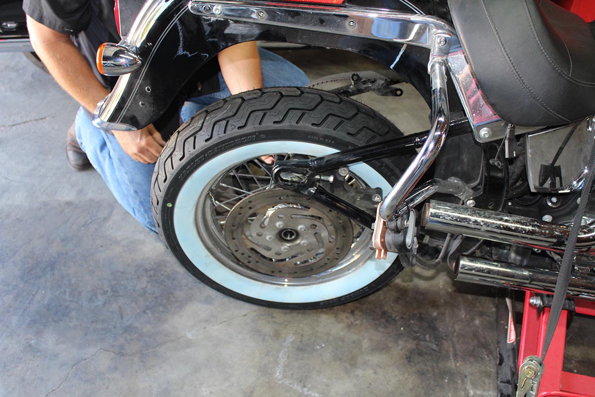 How To Remove And Install The Rear Wheel 2013 Harley Softail Deluxe