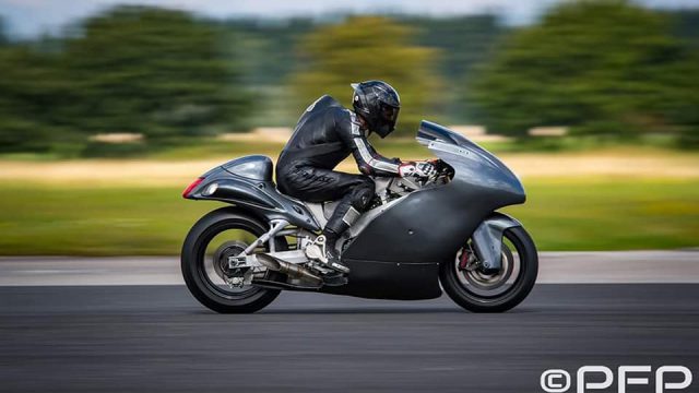 Guy Martin 434 km/h [270 mph] on a 830 hp Hayabusa DriveMag Riders