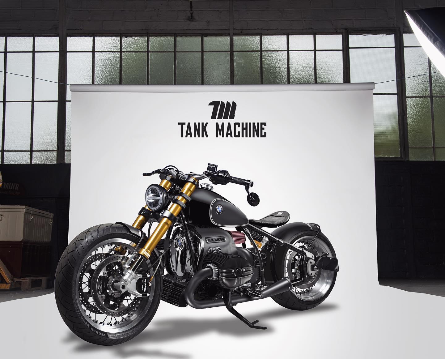 Custom BMW R18. Bobber Version from Tank Machine DriveMag Riders
