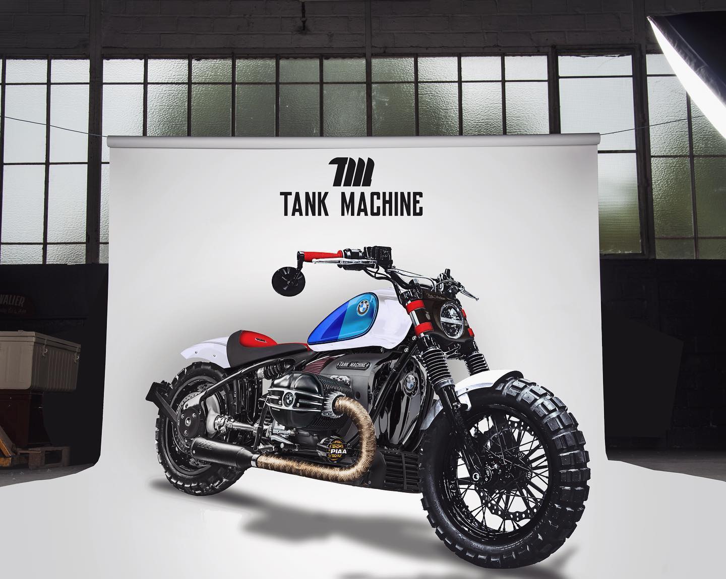 Custom BMW R18. Bobber Version from Tank Machine DriveMag Riders