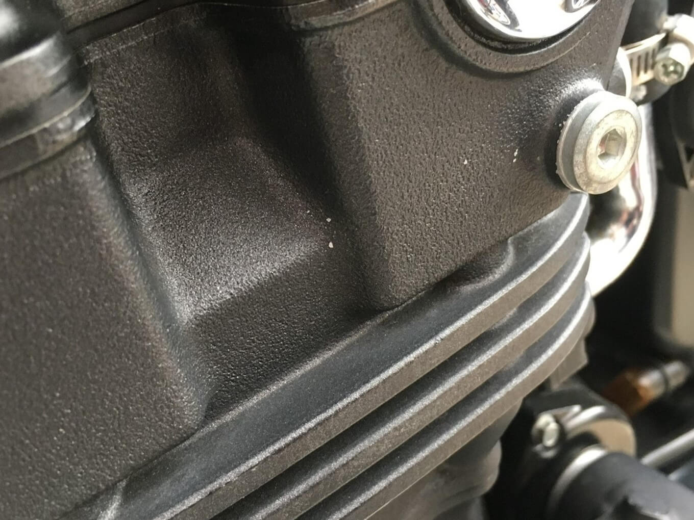 CB400SB エンジンカバーの小キズをタッチペン補修 RIDE SCOPE