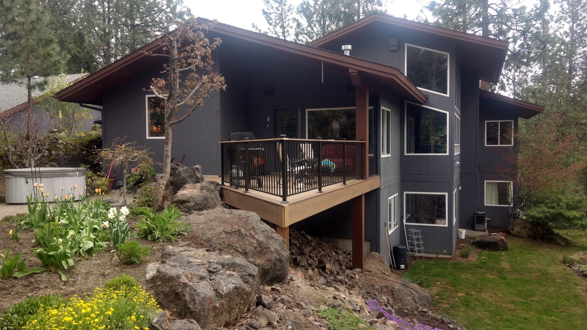 Outdoor Living at its Best on a Custom Built Ridgeline Deck