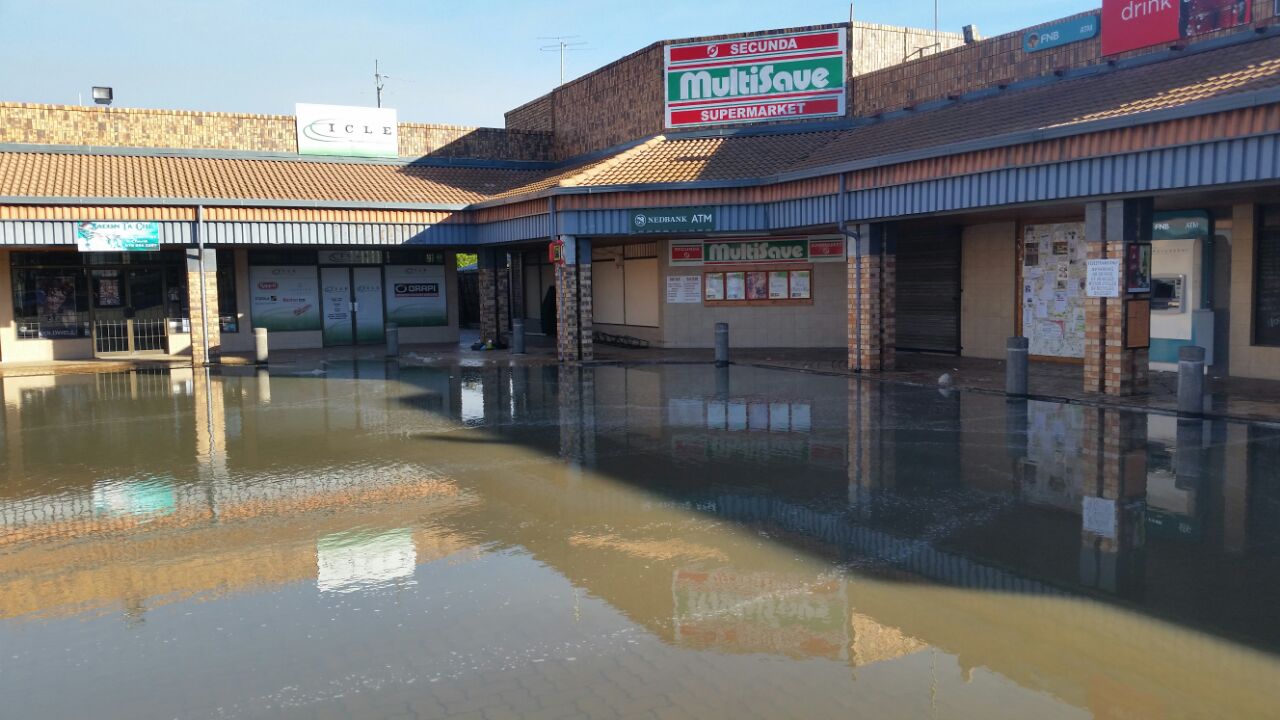 Palms Shopping Centre flooded after water pipe burst Ridge Times Palms Shopping Centre flooded after water pipe burst Ridge Times