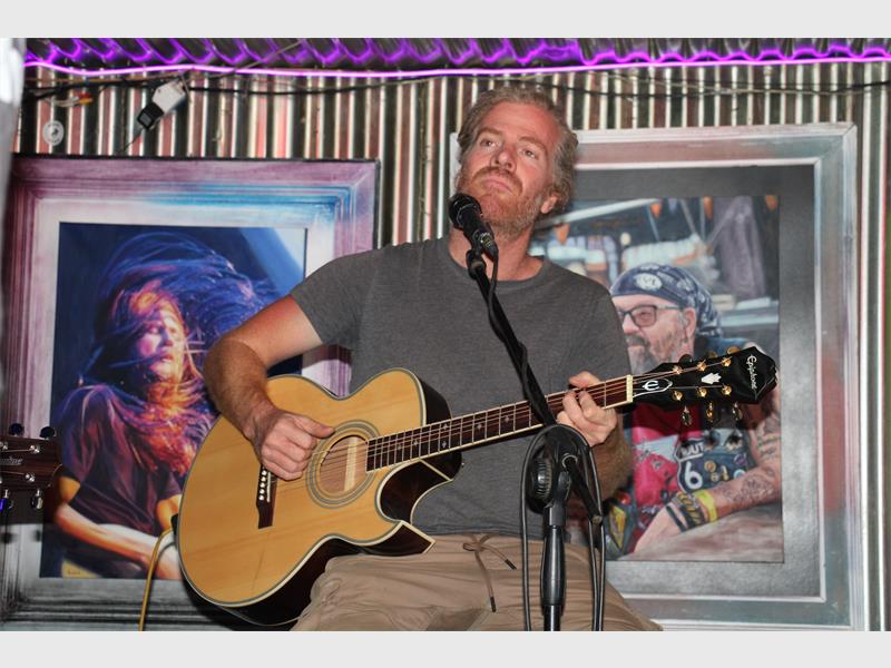 South African blues singer visits the Sinkshack in Bronkhorstspruit