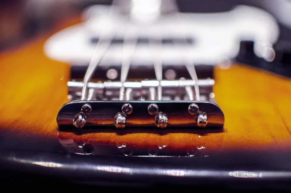 How to change your bass guitar strings