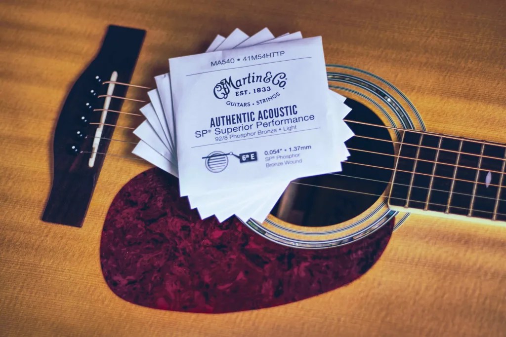 Why are guitar strings getting loose and how to fix them?