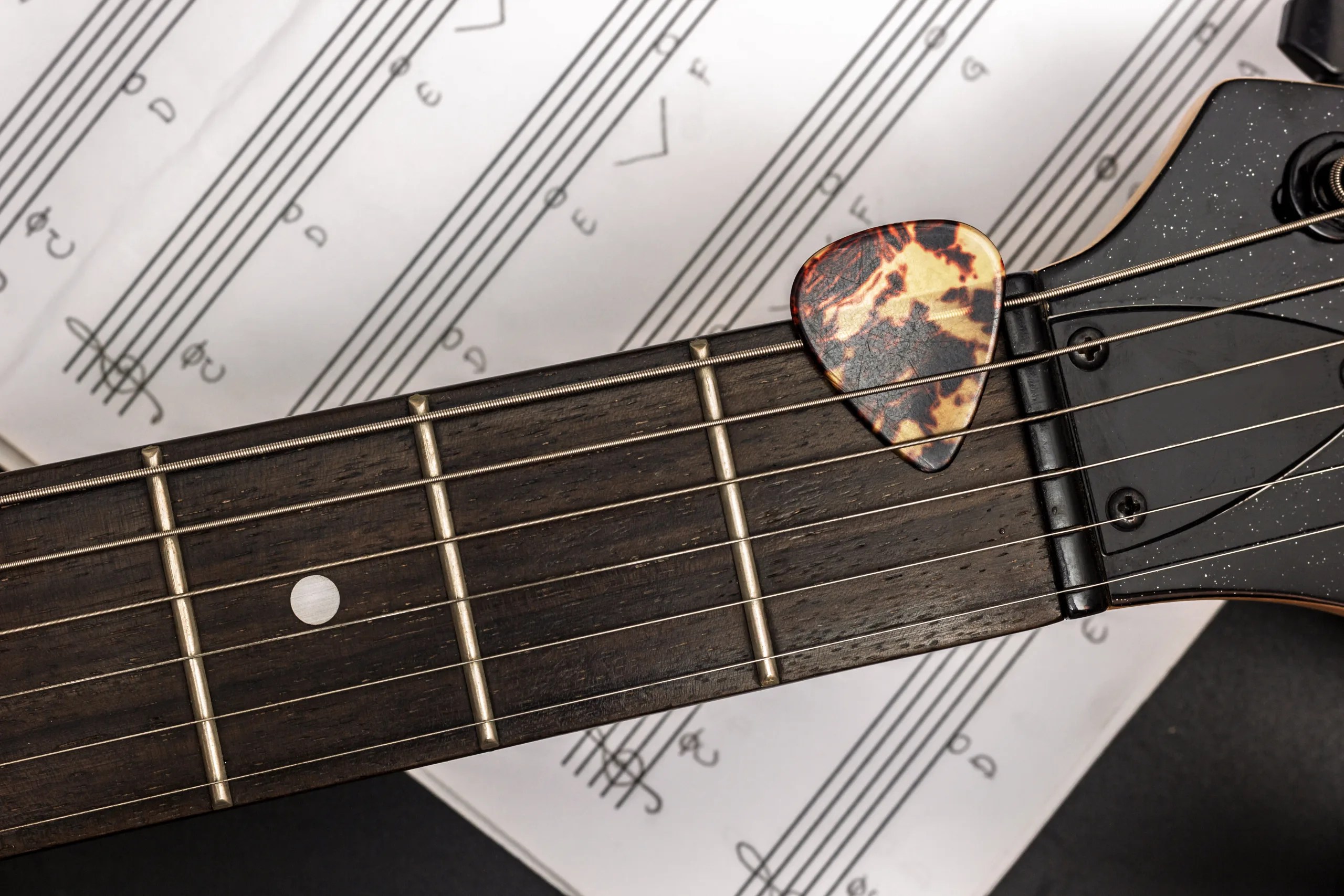 How to tune a guitar with harmonics [Updated December 2023]