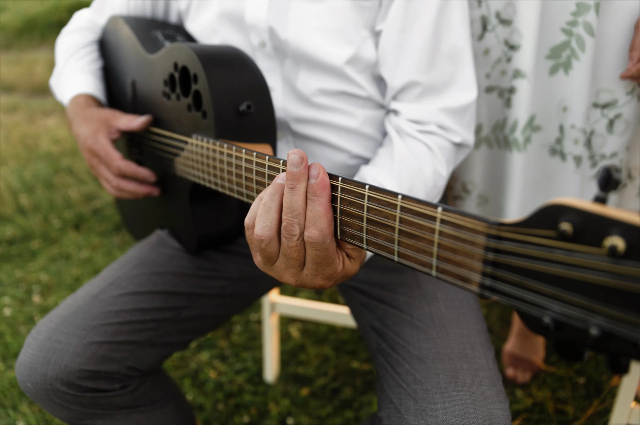 How to tune a 12 string guitar the complete guide