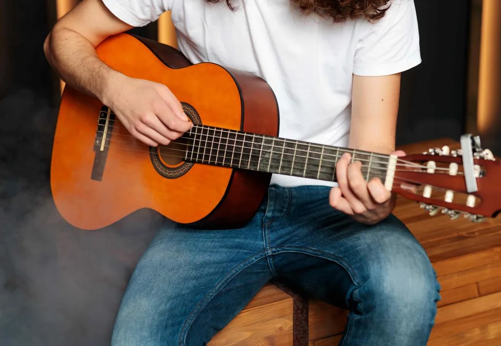 What is a Parlor Guitar? How to Choose One