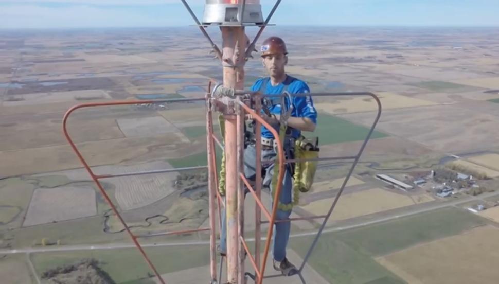 South Dakota repairman changes light bulb … on 1,500foot TV antenna