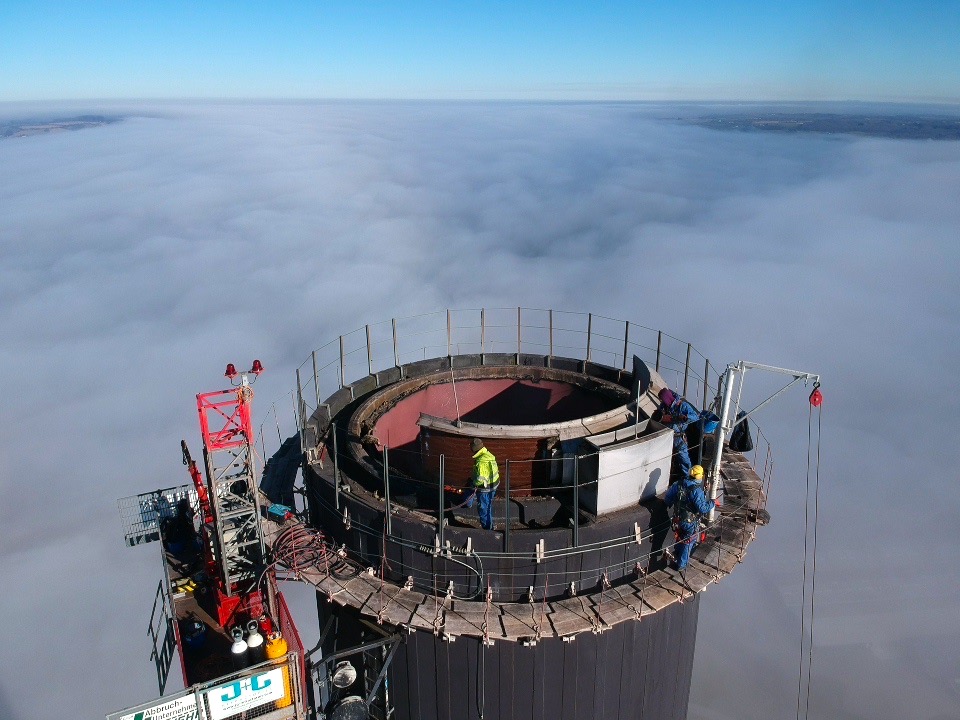 Taking down 184 meters of chimney Rimeco