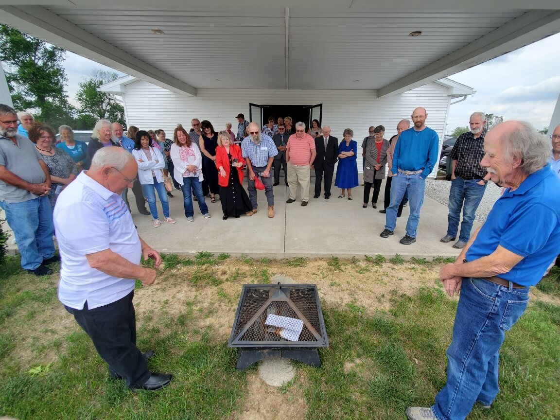 Mortgage burning celebration held for Church of Christ at Osgood