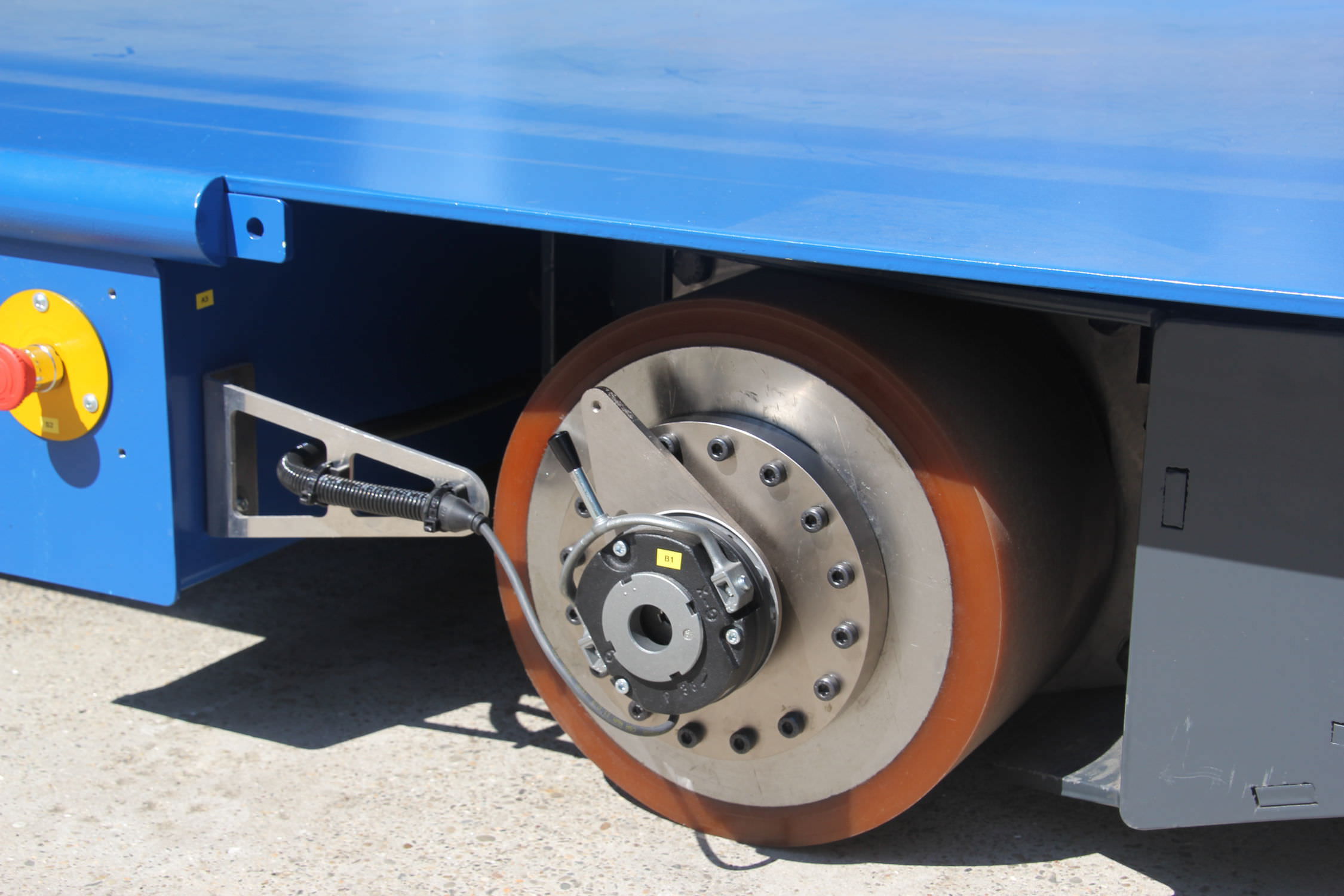 Electric selfpropelled trailer RITM Industry