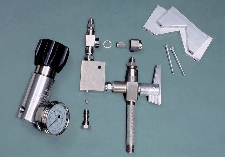 Fluid pressure regulator / singlestage / for paint guns / for