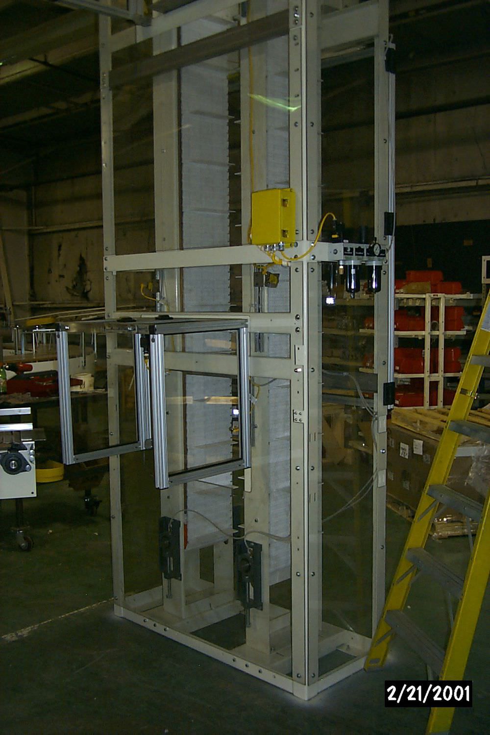 Vertical lift / motorized / for cartons / case RITM Industry