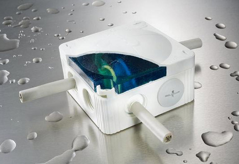 Plastic junction box / temperatureresistant / inline / with knockouts