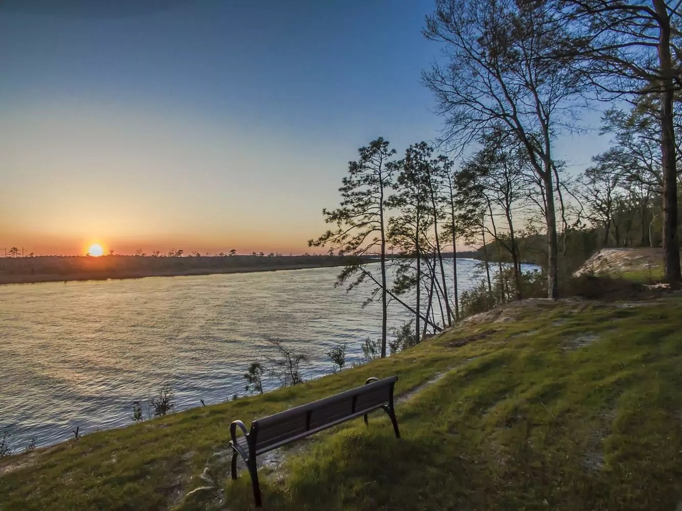 Explore River Bluffs Living