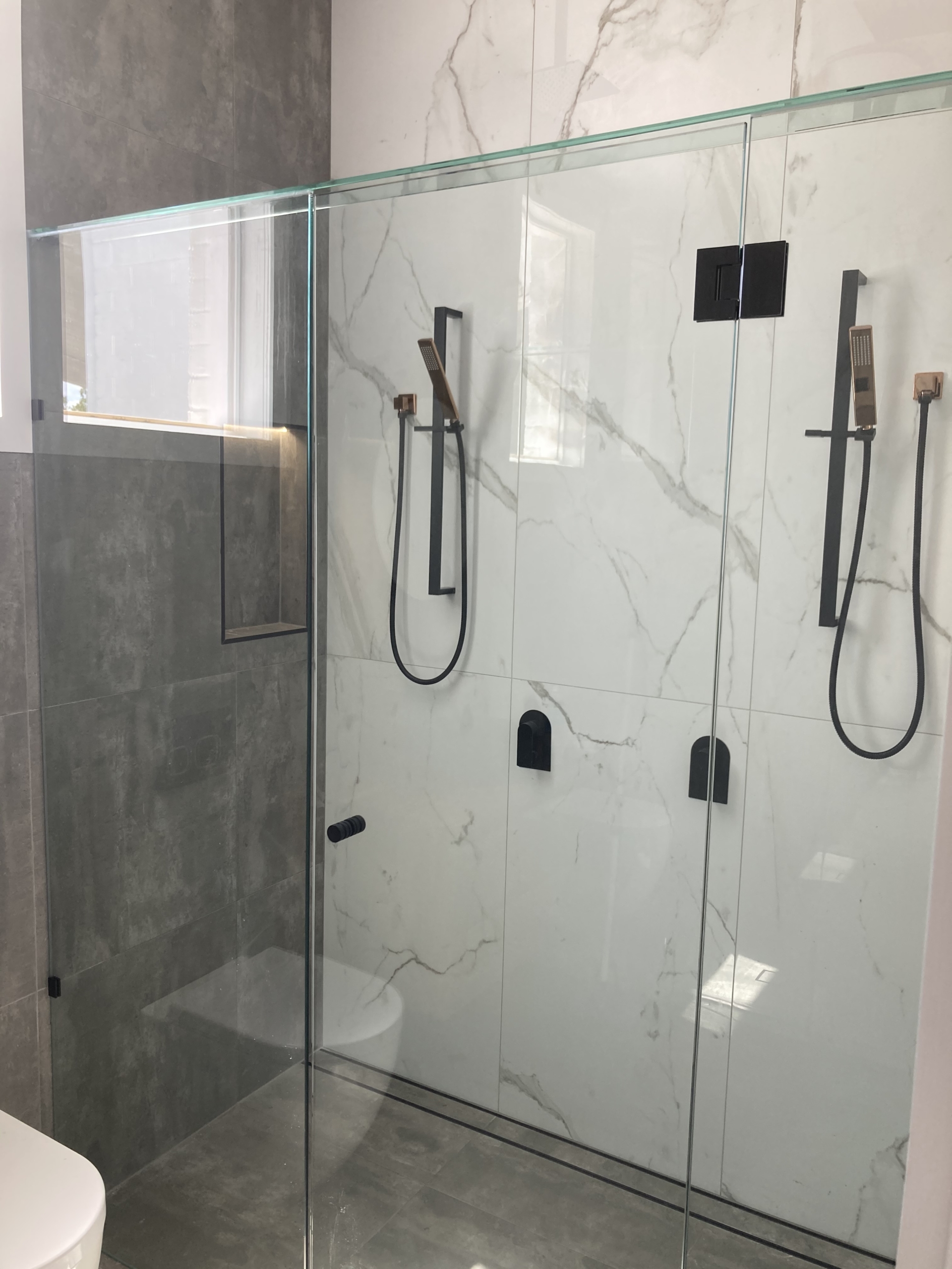 Top Reasons to Choose Frameless Shower Screens for Your Bathroom