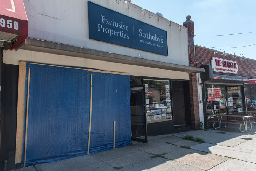 Cars careen through store windows and front yards The Riverdale Press