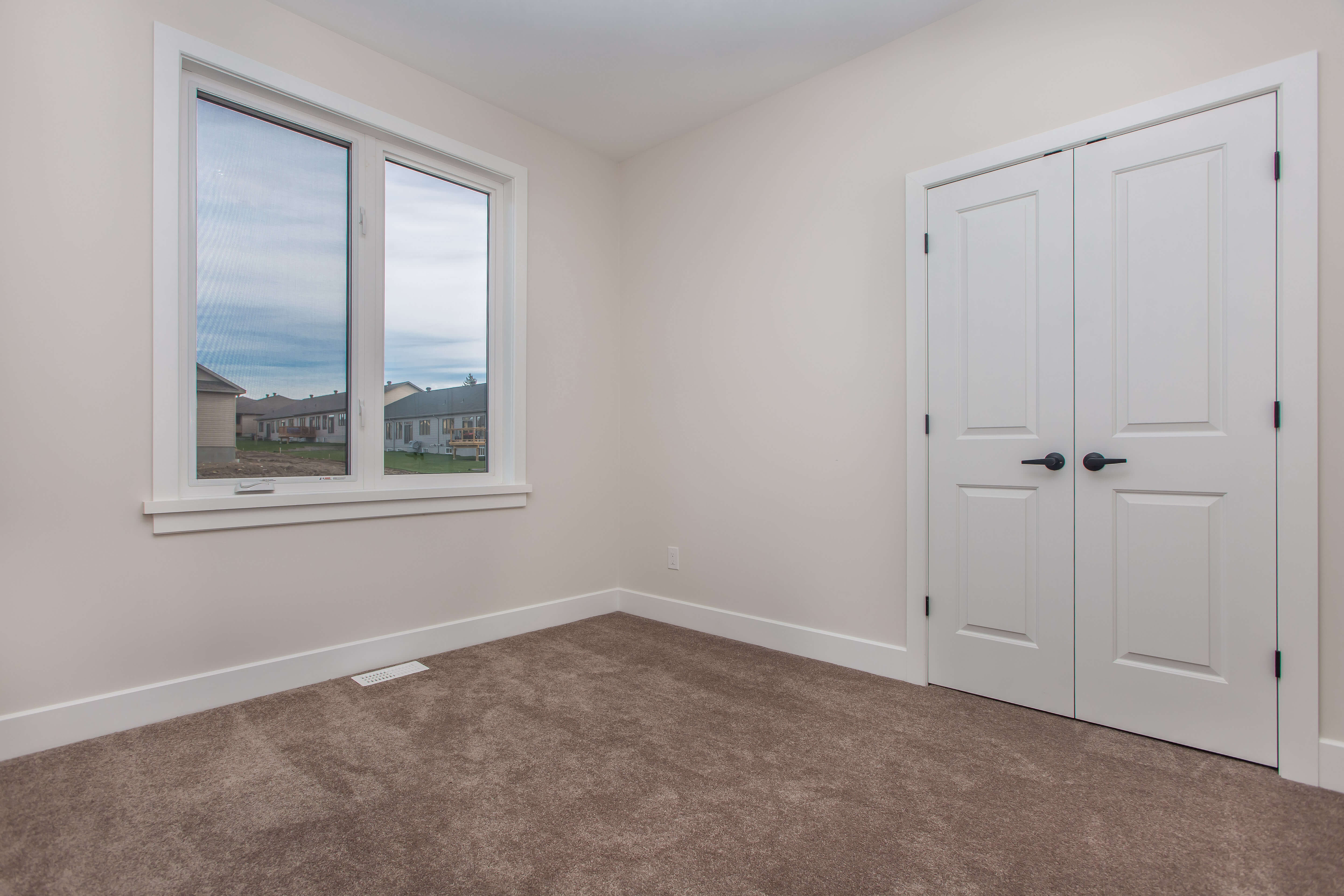 Singlespropertygallery Riverfront Estates