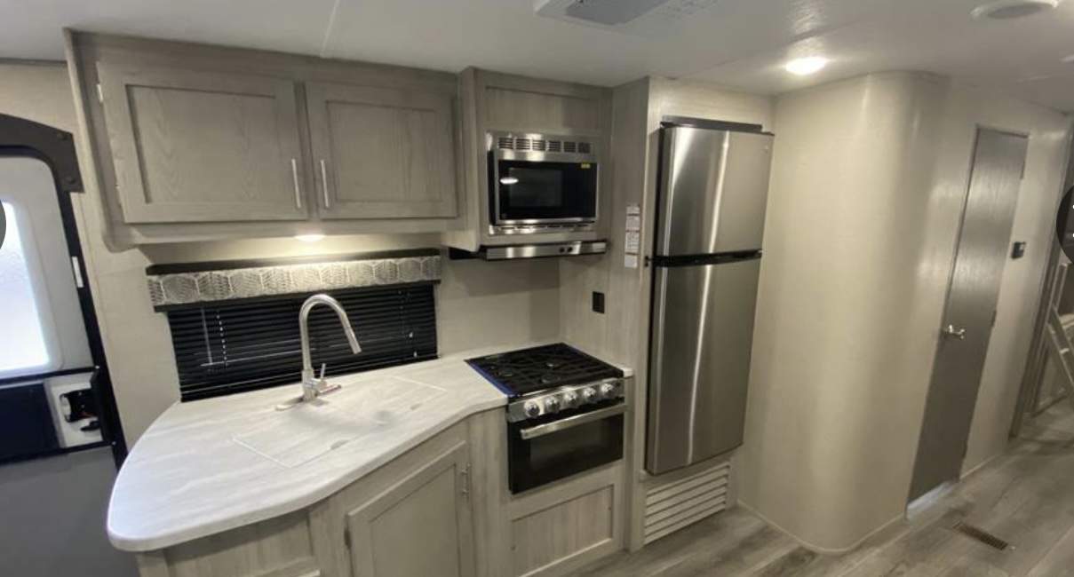 2021 Coachmen Catalina River Road Rental