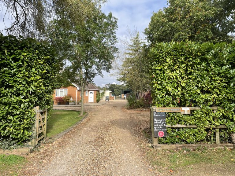 RIVERSIDE LAKES Camping, Caravans And Glamping Campsite