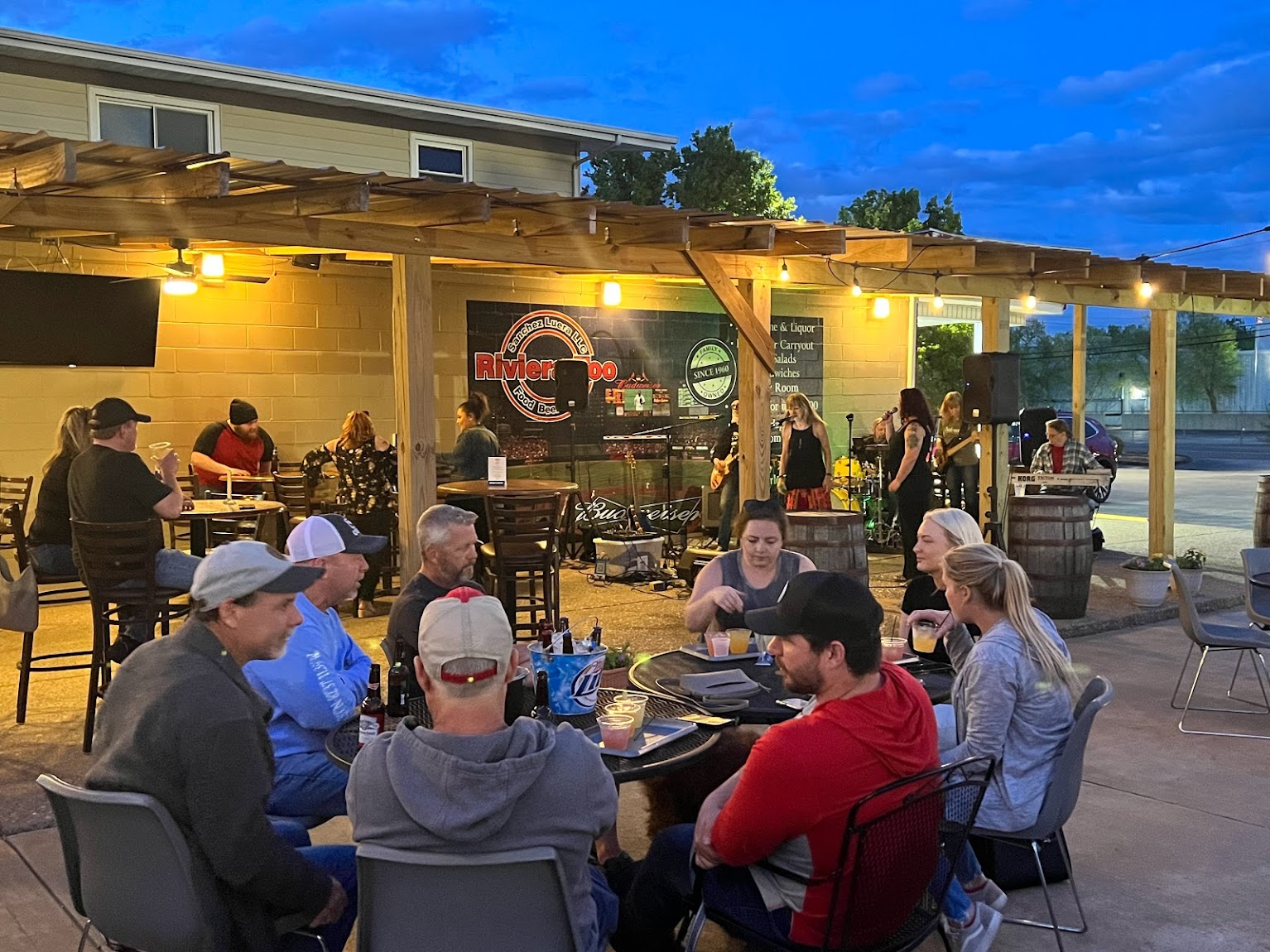 Patio Events for Riviera Too St. Charles Family Restaurant