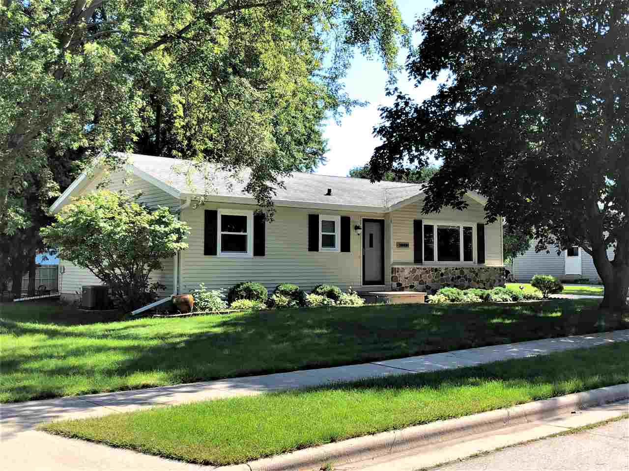 1260 GREEN ACRES Lane Homes For Sale In Green Bay WI