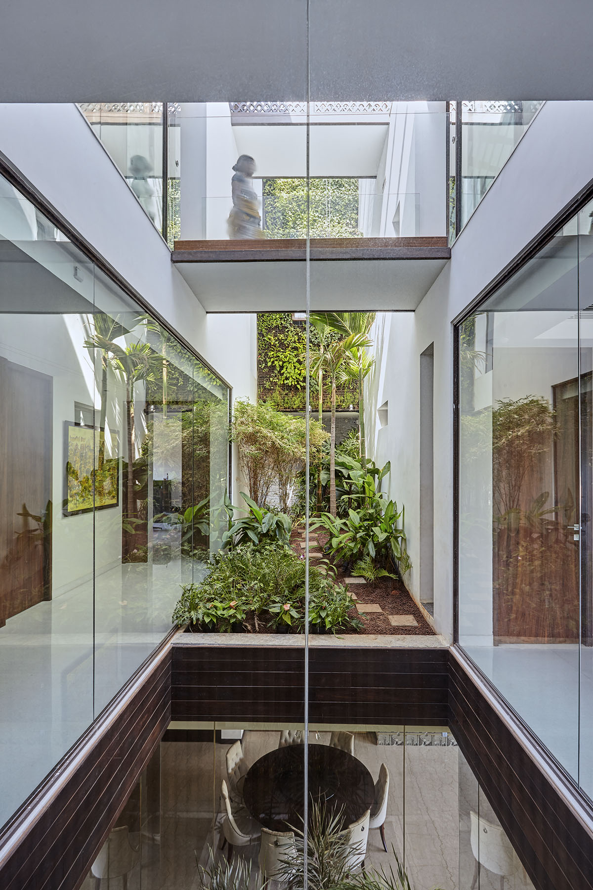 Apartment with Courtyards RMA Architects