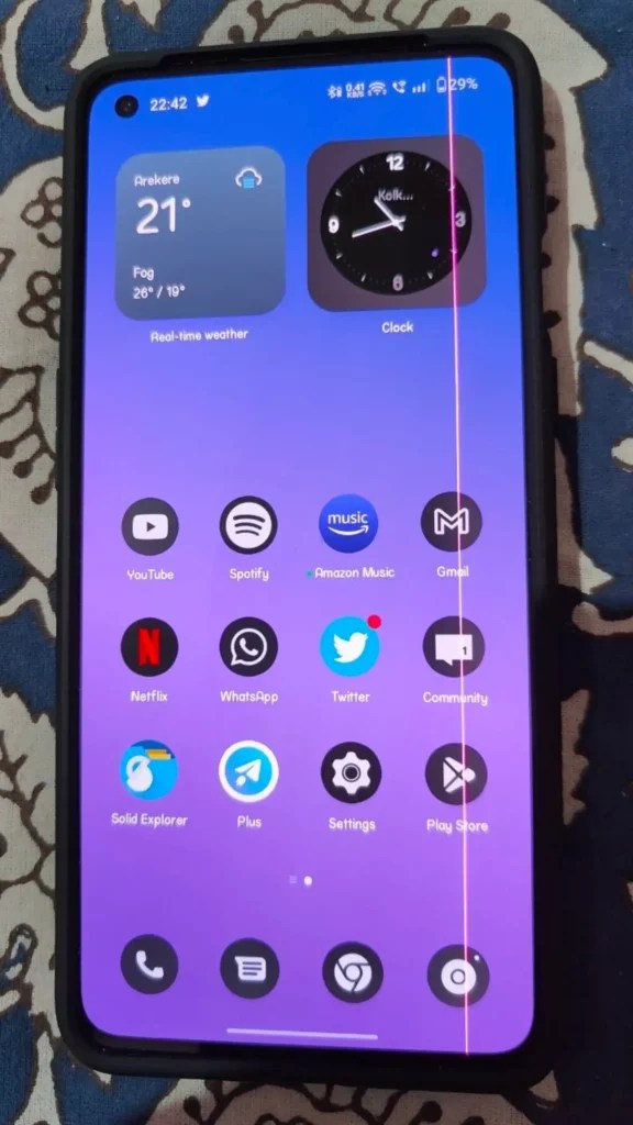 OxygenOS 13 Beta OnePlus Users Are Facing Pink Vertical Line Issue On