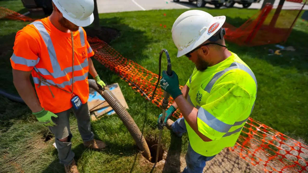 Directional Drilling with HydroExcavation R&S Towers