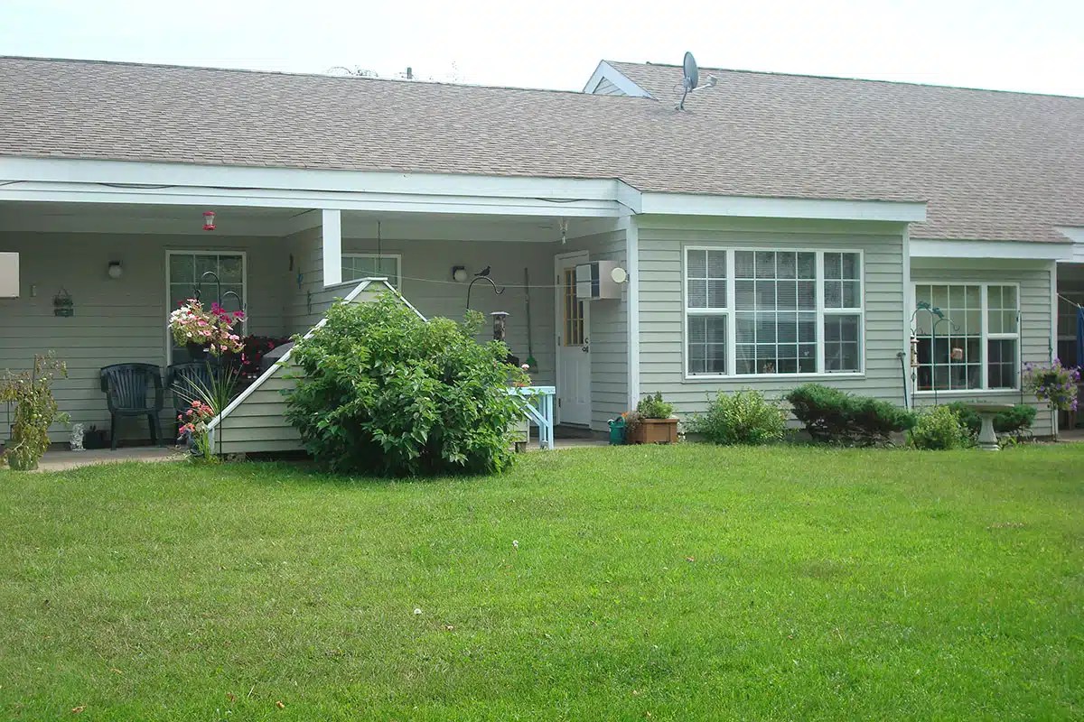 Edgewater Townhomes Courtyard Property Management