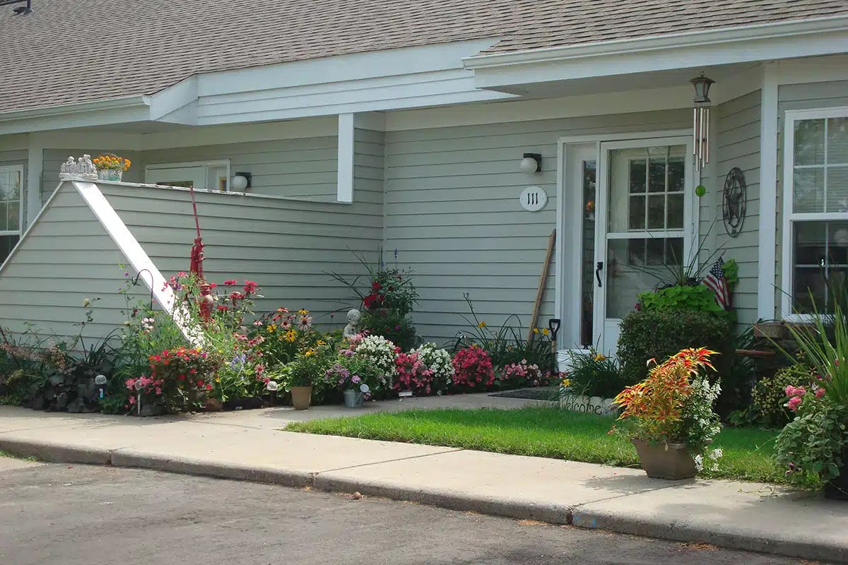 Edgewater Townhomes Courtyard Property Management