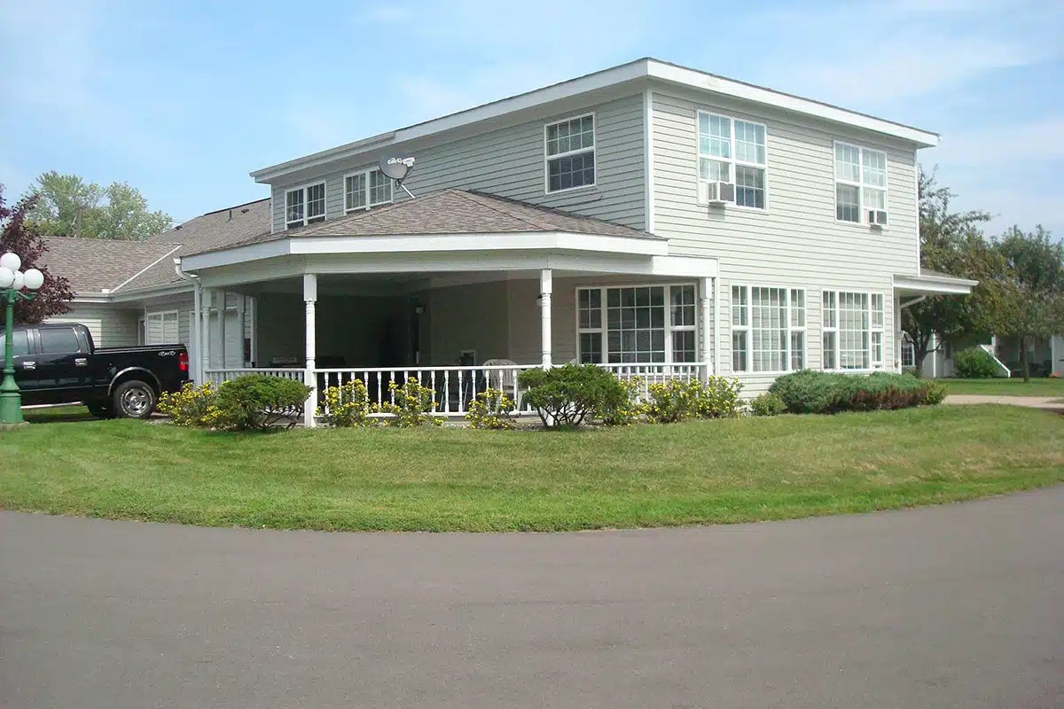 Edgewater Townhomes Courtyard Property Management