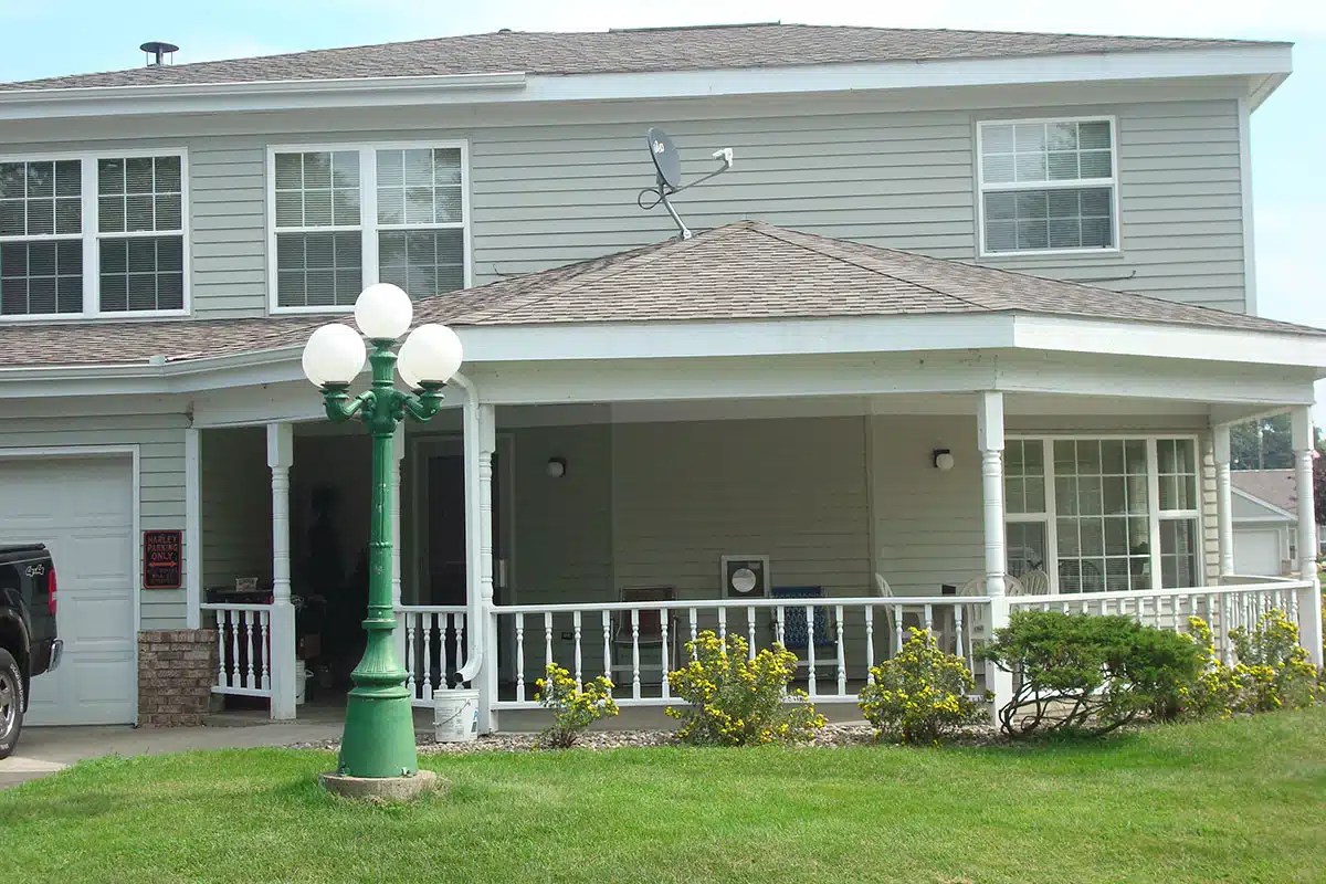 Edgewater Townhomes Courtyard Property Management