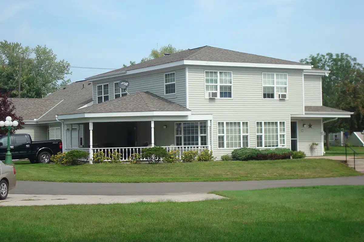 Edgewater Townhomes Courtyard Property Management